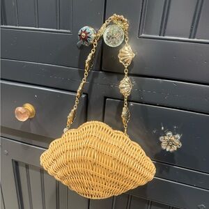Tommy Bahama Chic Woven Tan shell Clutch with Gold seashell  Chain! Cute& unique